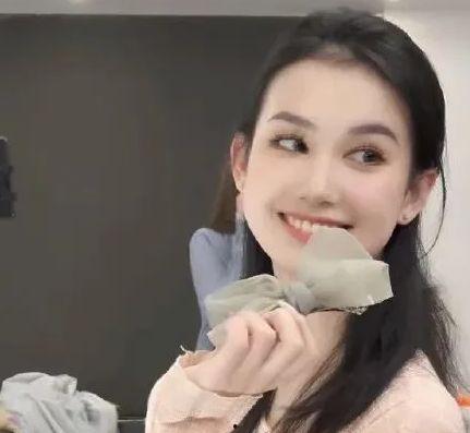 网红吃瓜头像女的是谁,她是谁? 第3张 网红吃瓜头像女的是谁,她是谁? 第3张
