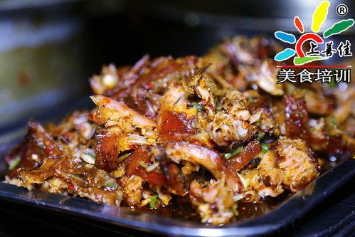 手撕烤兔爆料视频播放,揭秘传统美食制作全过程
