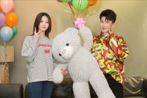 娱乐圈吃瓜短剧是谁写的,揭秘“吃瓜短剧”背后的创作故事  第2张