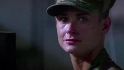 魔鬼女大兵在线观看,在线观看，揭秘军营女性的铁血传奇